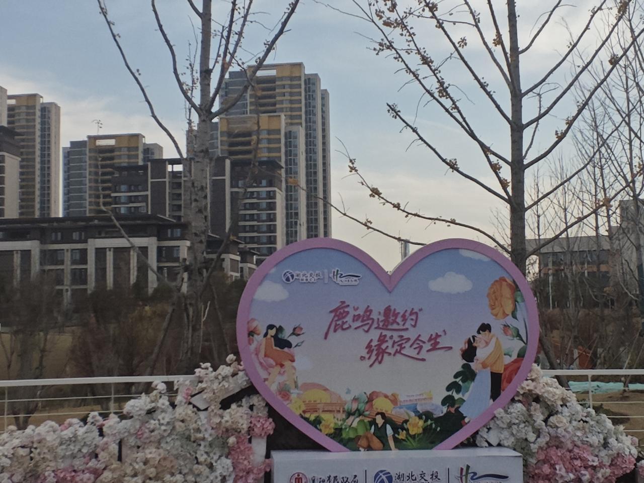 襄阳的好，藏在山水与岁月里。汉江穿城而过，将城分成南北两半，清晨江面上的薄雾还没