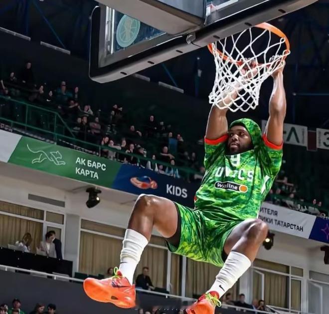 根据山西媒体的报道，近期他们已经和美国球员马科斯-奈特达成一致，他将于近期加盟球