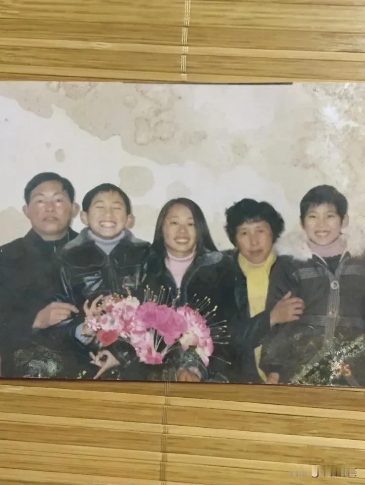 看了明玉弟弟的文字，心里五味杂陈……

家还是原来的家，可大家再也不能像以往一样