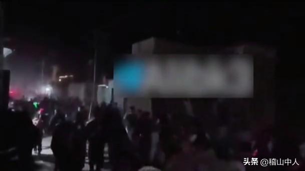 与革命卫队关系密切的半官方新闻机构伊朗塔斯尼姆通讯社：至少已有4架F-15战机被