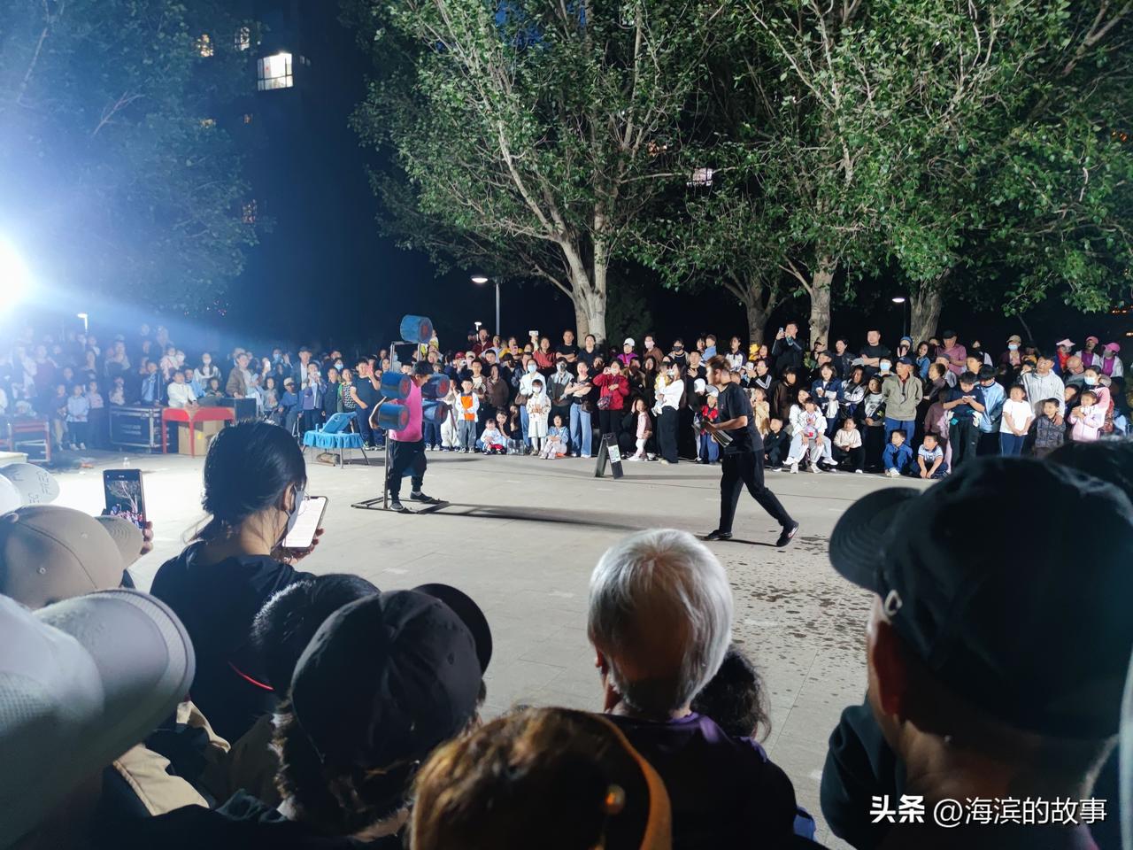 不吃学习的苦，就得吃生活的苦，别都当耳旁风，这个道理有多少家长能懂，昨天晚上广场