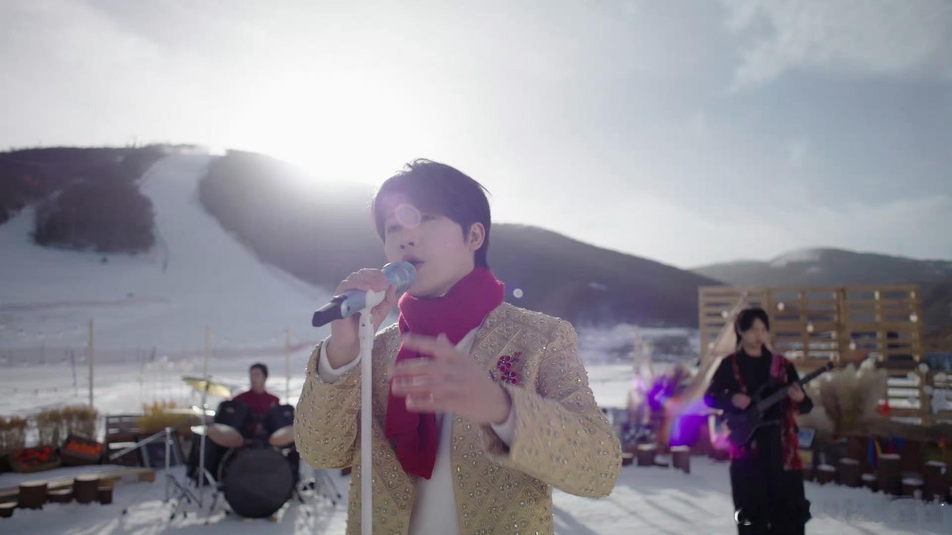 滑雪偶遇蒋敦豪和万妮达 蒋敦豪和万妮达央视《非遗晚会》在雪场录制，冰天雪地与音符