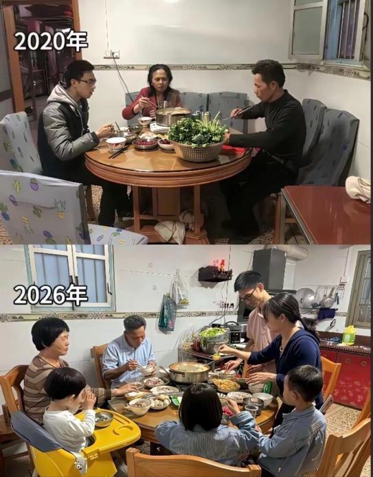 以前总说“人多才热闹”，但你看这两张图，真相有点扎心。
2020年，一家三口围着
