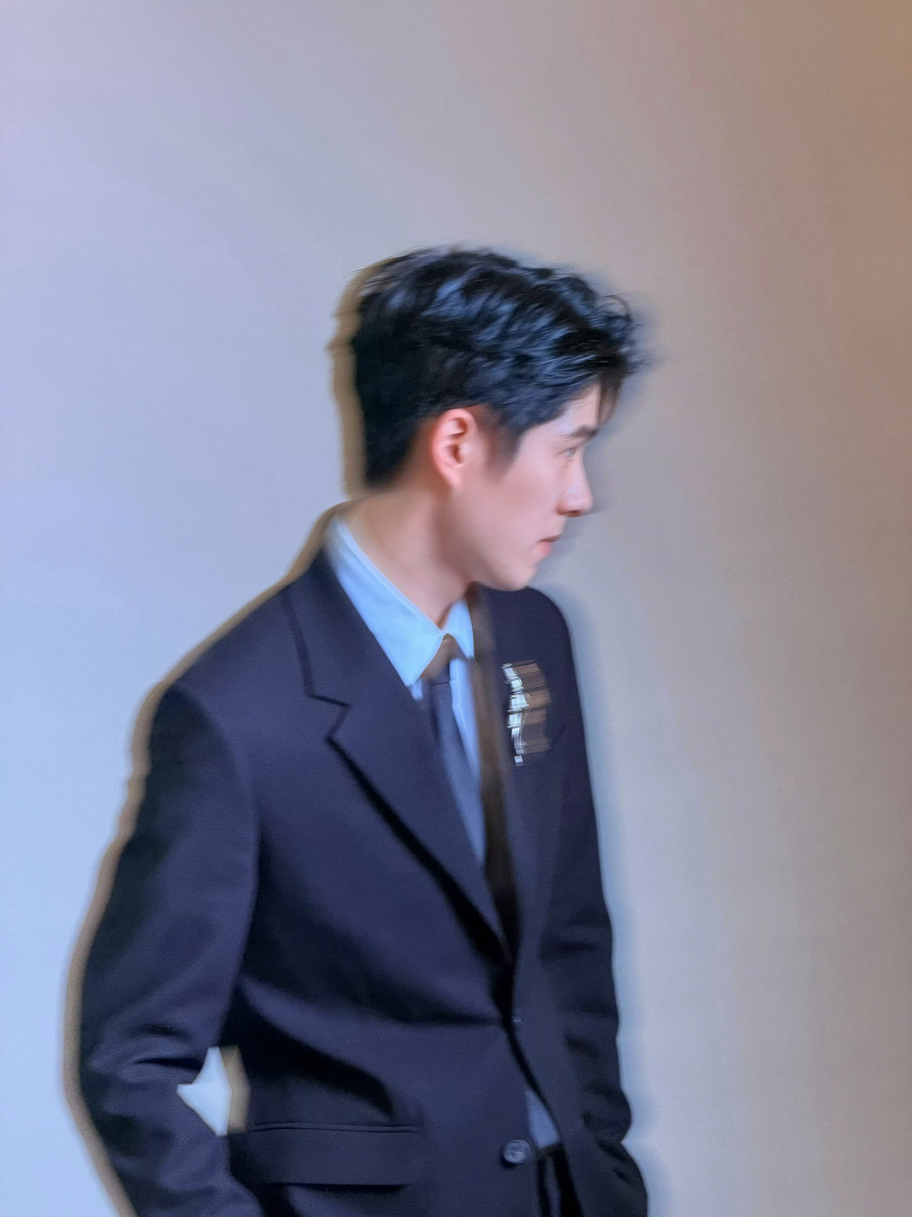 我点开看完图，不就和我们平时去的KTV没区别吗？现在唱歌不能去KTV吗？刘昊然w