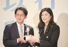 9月4日登记大限收官，台湾政坛直接炸出两条重磅消息!

一边是九合一选战全面进入