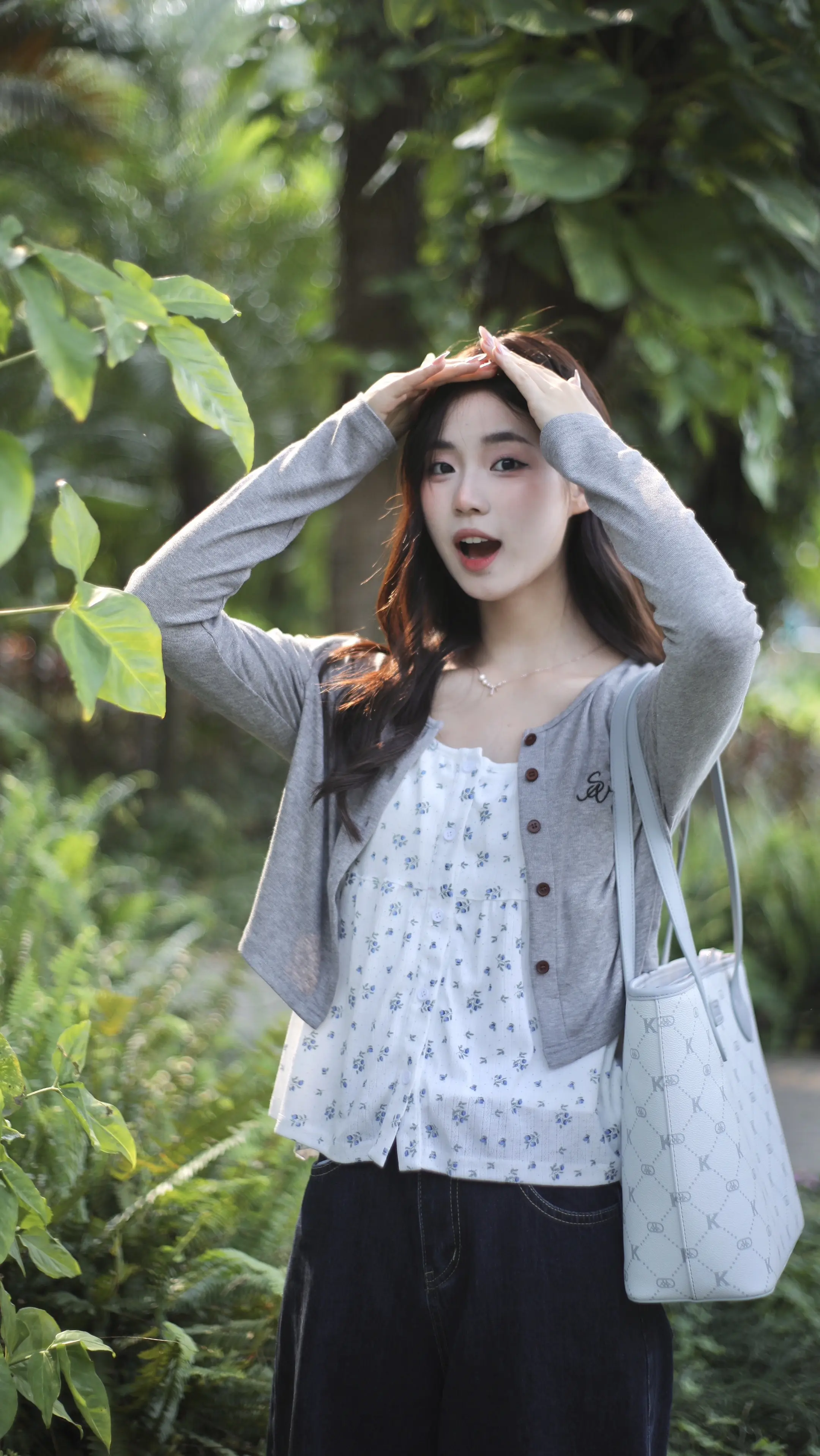 人的一生会有太多个雨季 那些以为走不出的雨季 都会成为滋养生命的河流