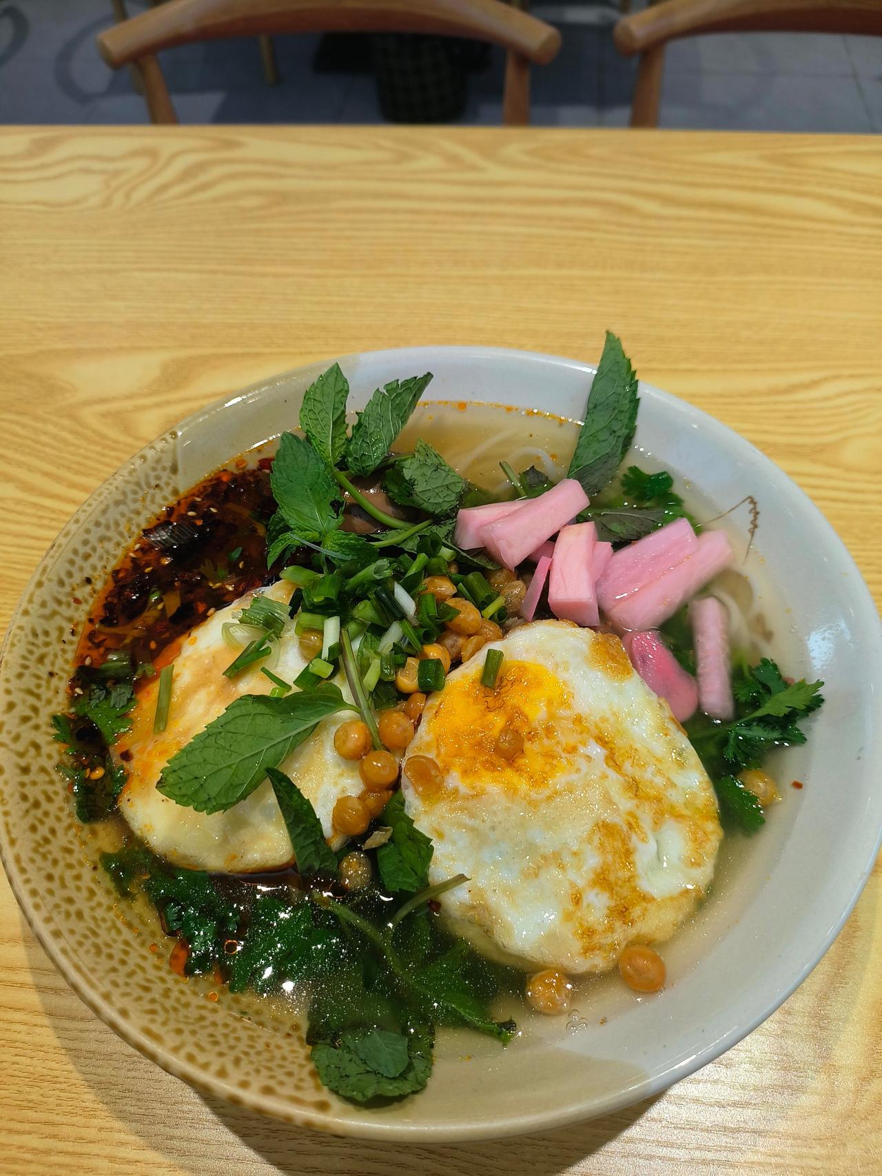 😋口味：味道只能说中规中矩，不出彩。本次的还可以挺粉吃的还可以，挺滑溜。烫的软