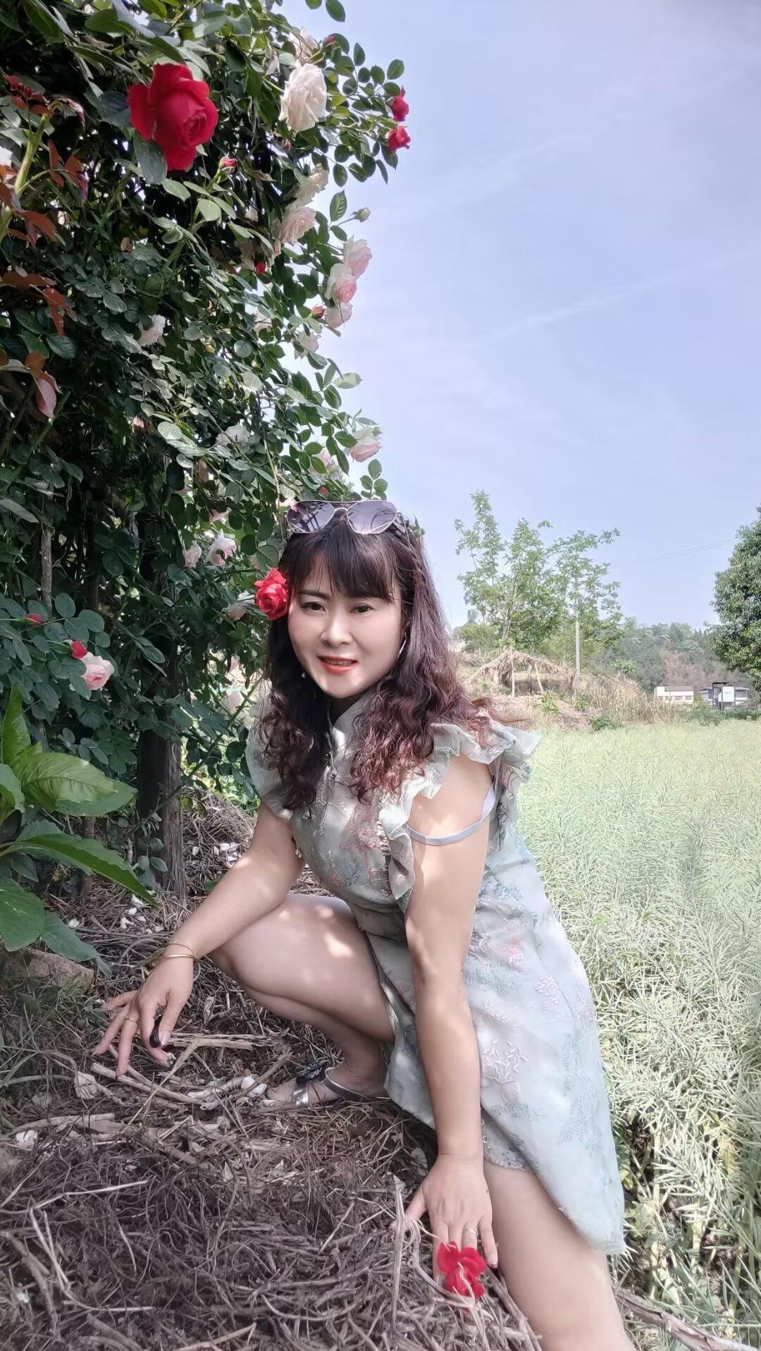 无法重来的一生，希望你我像风一样自由，像阳光一样明媚，像花儿一样绽放……