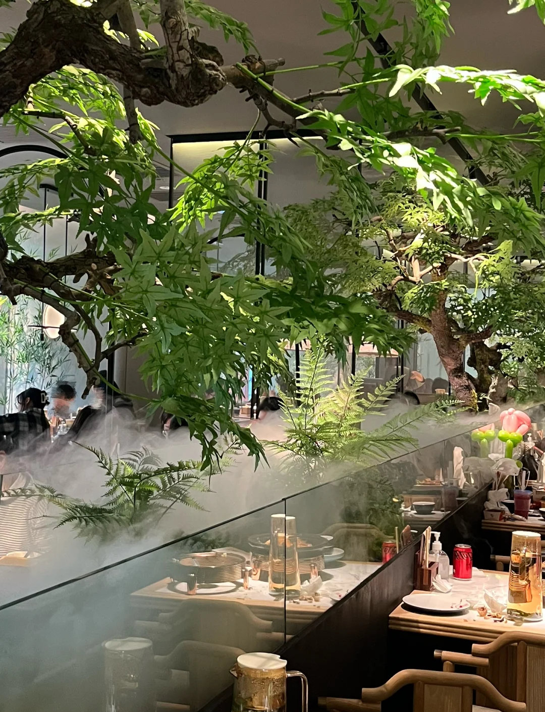 绿茶餐厅拆掉现做招牌我是很喜欢吃绿茶餐厅的，味道价格都不错，而且很多菜品必须要店
