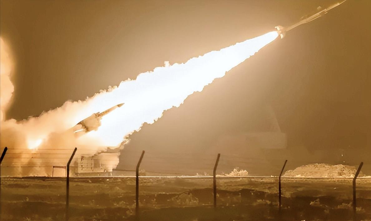 日本碰到朝鲜就一点辙也没有了，最近朝鲜向东部海域发射十余枚弹道导弹，部分落点靠近