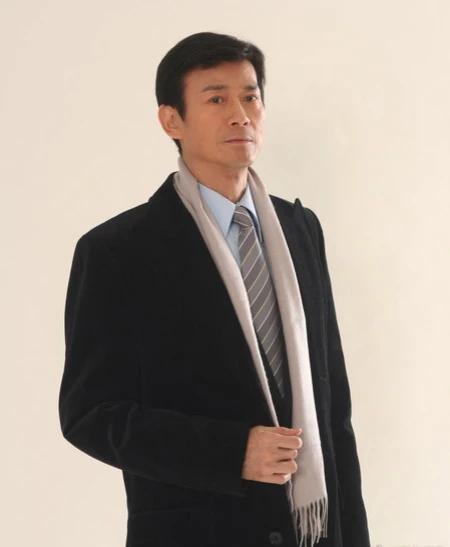 郑少秋，惊闻噩耗，泪崩！
据港媒报道，秋官的第一个女儿自杀身亡，让人非常意外。
