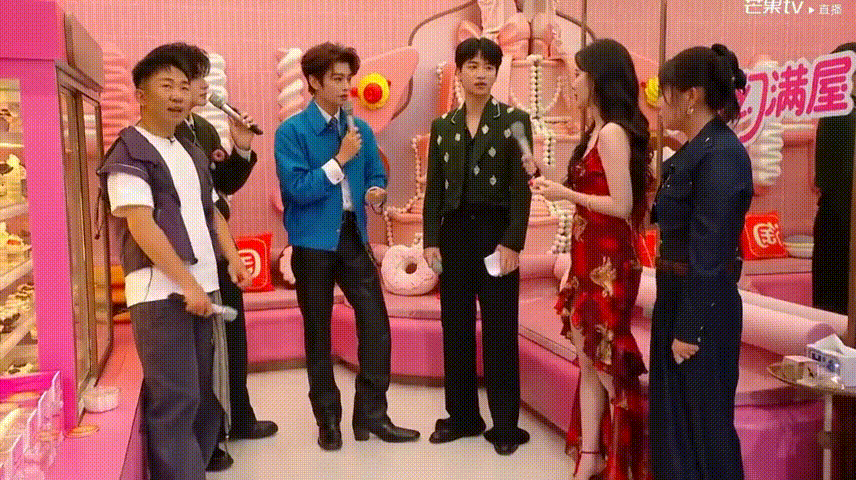你好星期六直播 杨迪吐槽光线差被丁禹兮秒反驳，这光速护场子的反应太逗了，简直是光