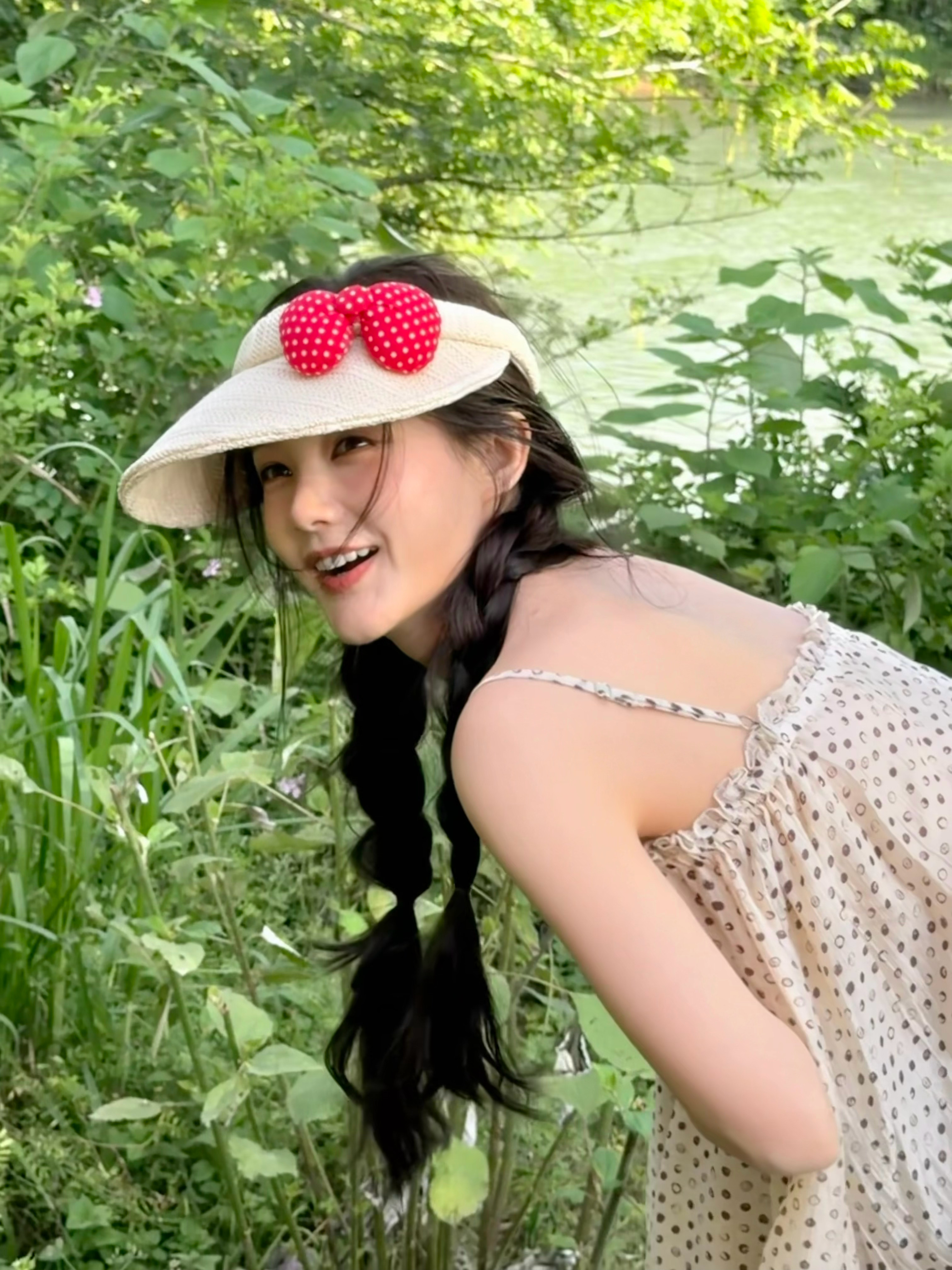 新鲜的李一桐live感知夏日里旺盛的生命力明媚自由且鲜活，好爱这一组李一桐李一桐