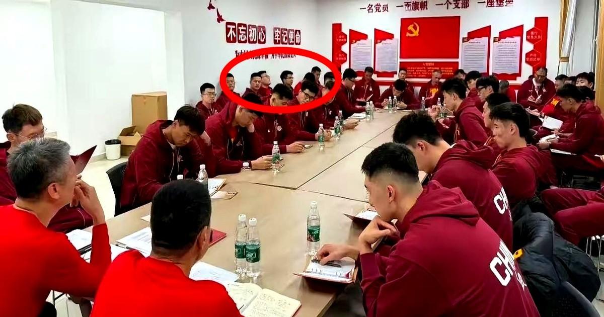 一名球员的训练状态，可能就决定了他的命运。

有人会觉得“闭目养神”像是不尽力，