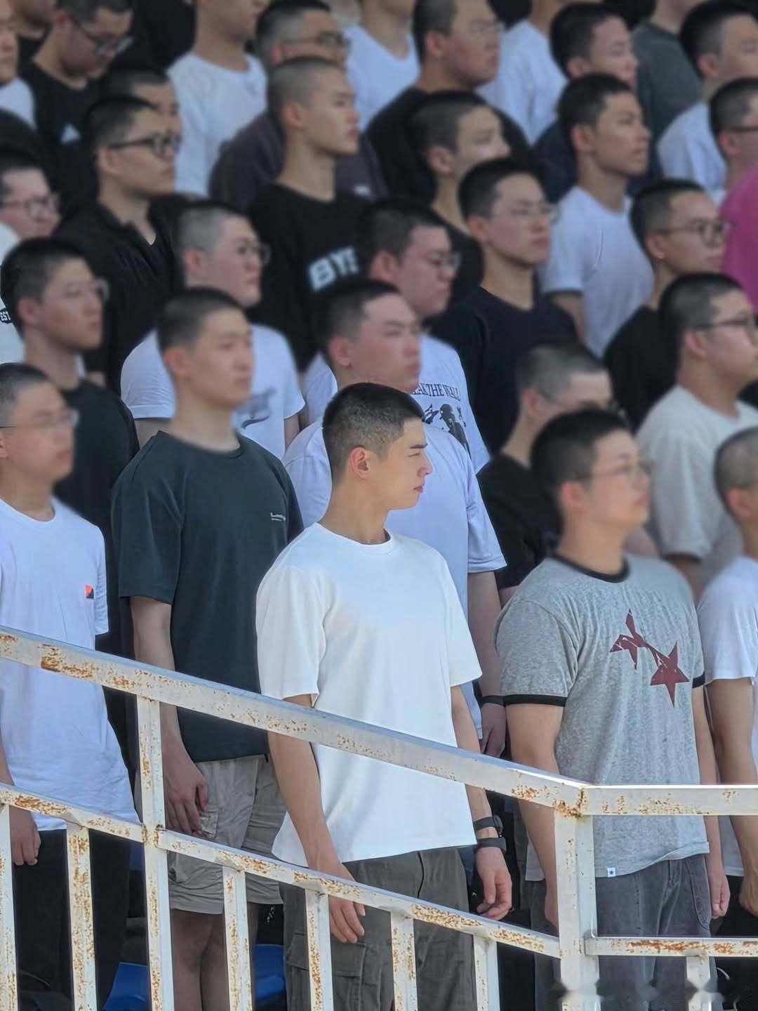 车银优入伍照cr logo ​​​