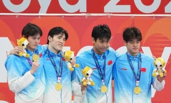 笑死了！连美国记者都坐不住了，日本砸钱办的亚运会，到头来成全了中国。9月28日，