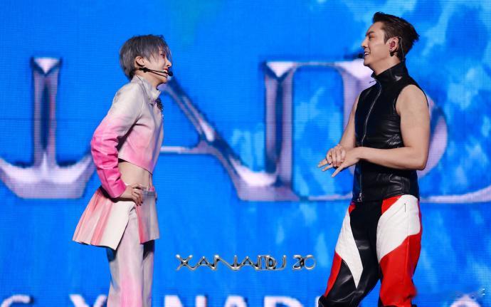 我就想问问 刘雨昕陈伟霆咋认识的（两人舞台同框好帅 