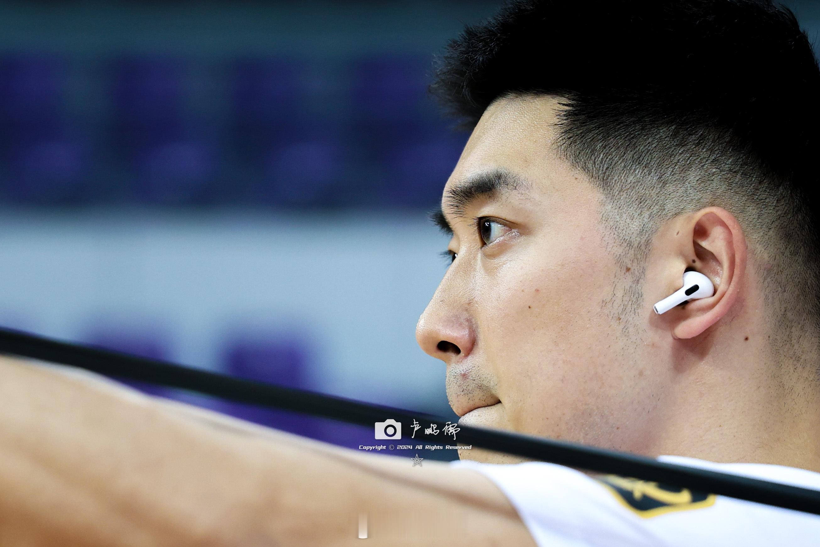 今儿个来一张冠希的侧颜特写📸#有篮无界心潮无限##cba季前赛##小卢篮球世界