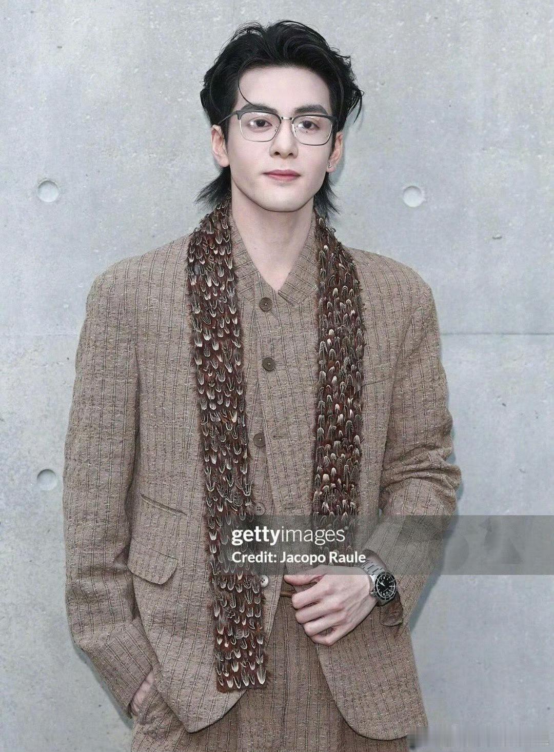 G社镜头下曾舜晞曾舜晞米兰时装周阿玛尼大秀生图也太完美了！矜贵优雅风度翩翩的豪门