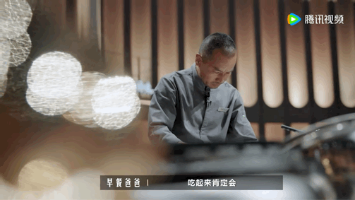 川菜大师公开正宗宫保鸡丁秘方一饭封神 于平凡食材中见真章，于细微火候中见匠心。邓