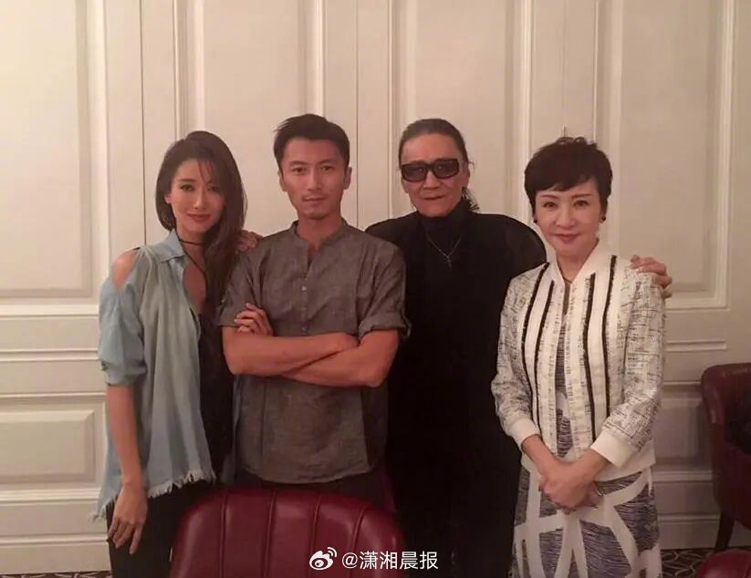 #谢霆锋见到父亲最后一面#【#谢贤曾昏迷进ICU靠意念等谢霆锋# 】7月20日下