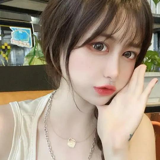 元气满满的一天，从早上的自拍开始！💪💄✨