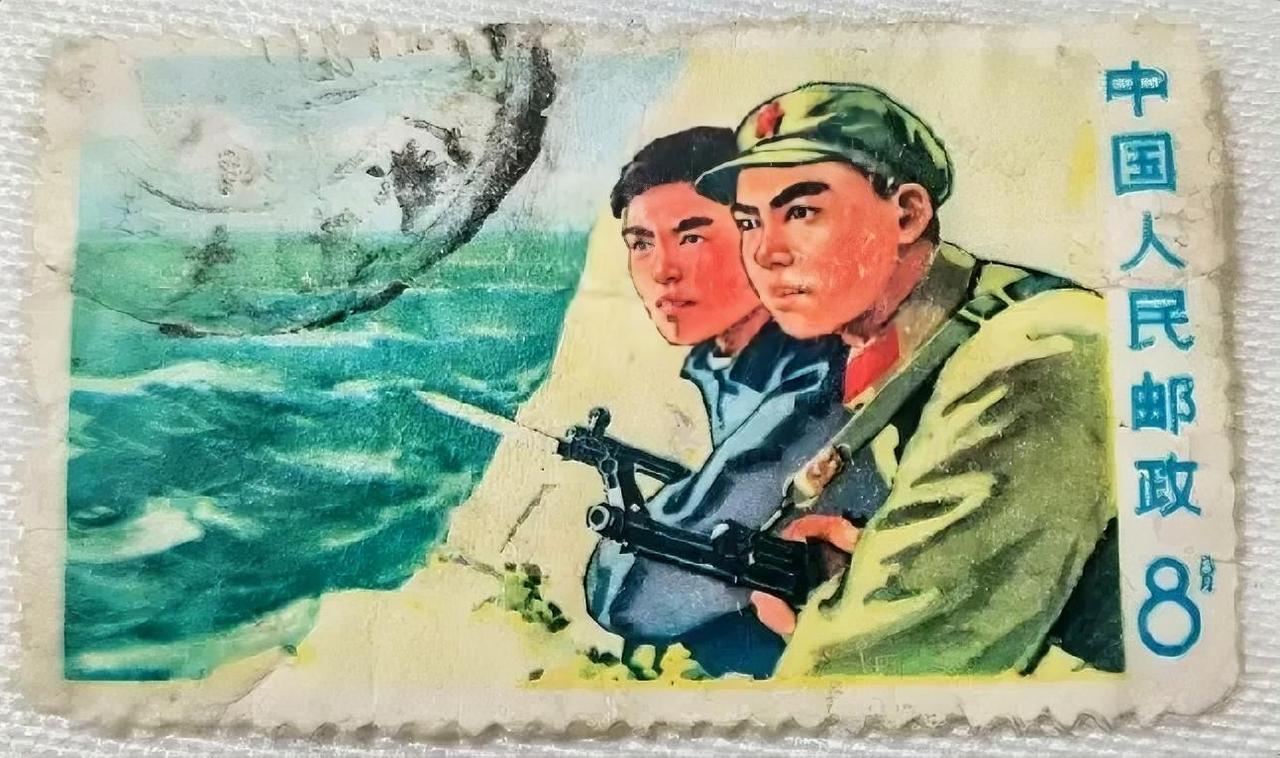 《守护海防》中国人民邮政8分
       哪位老师知道这位解放军和民兵手里拿的