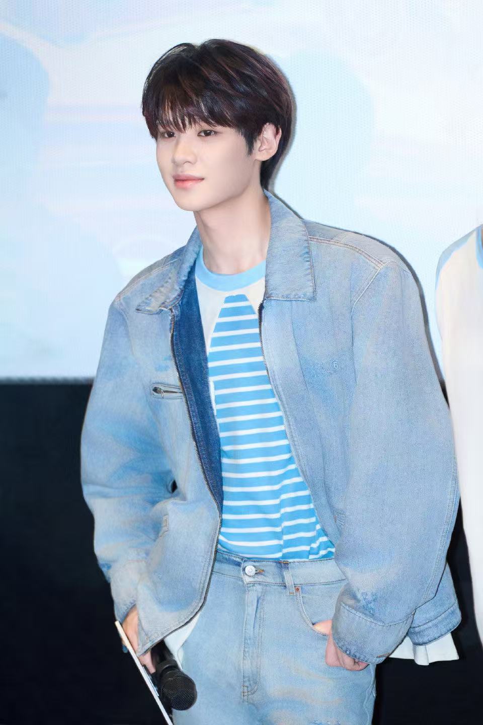 马思纯白客给黄明昊唱偶练主题曲 偶练的DNA动了！马思纯和白客在路演现场给黄明昊