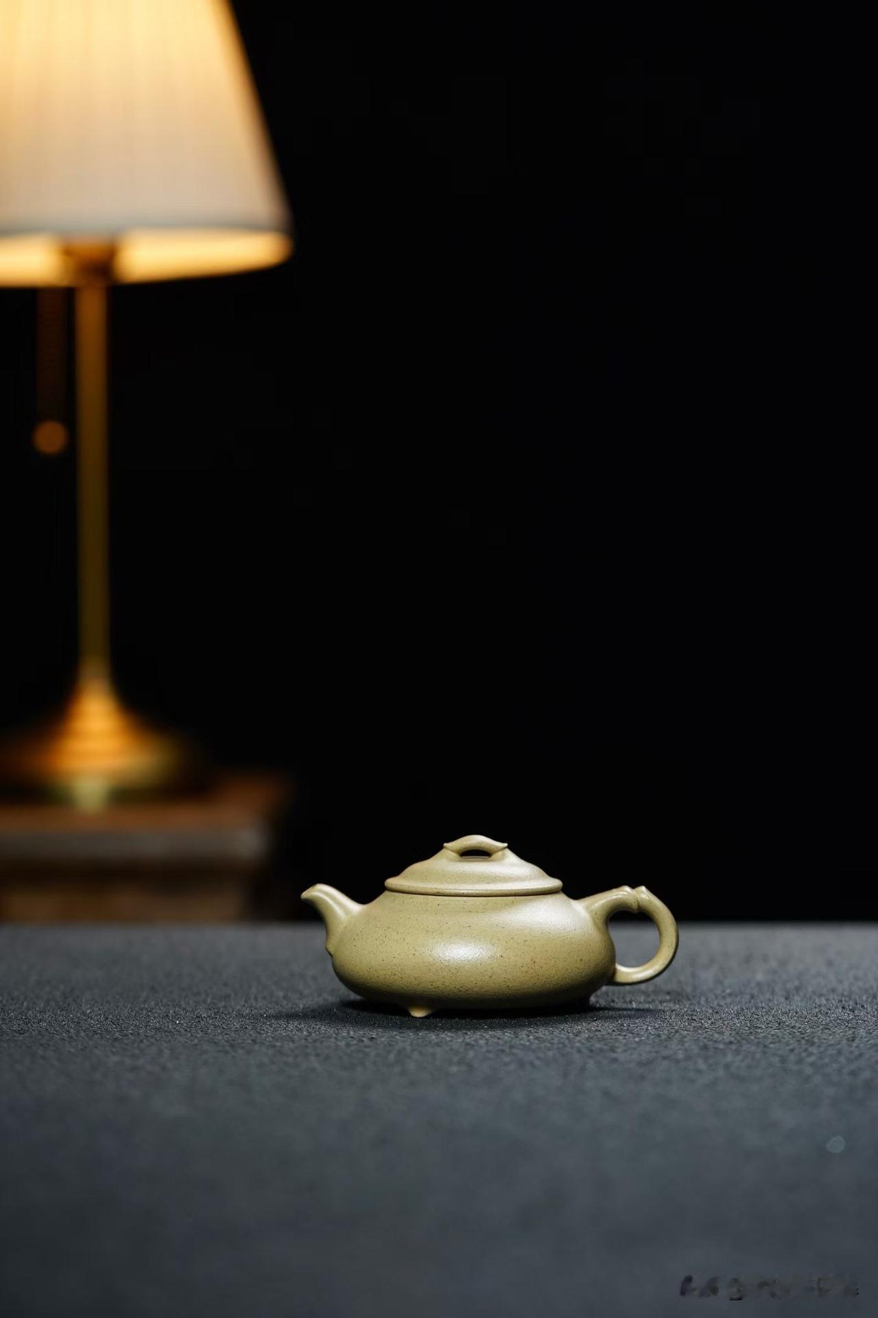 朱泥壶越皱越好？“无朱不皱”对吗！
近日圈里掀起了“斗茶”小热潮，小编在茶会上发