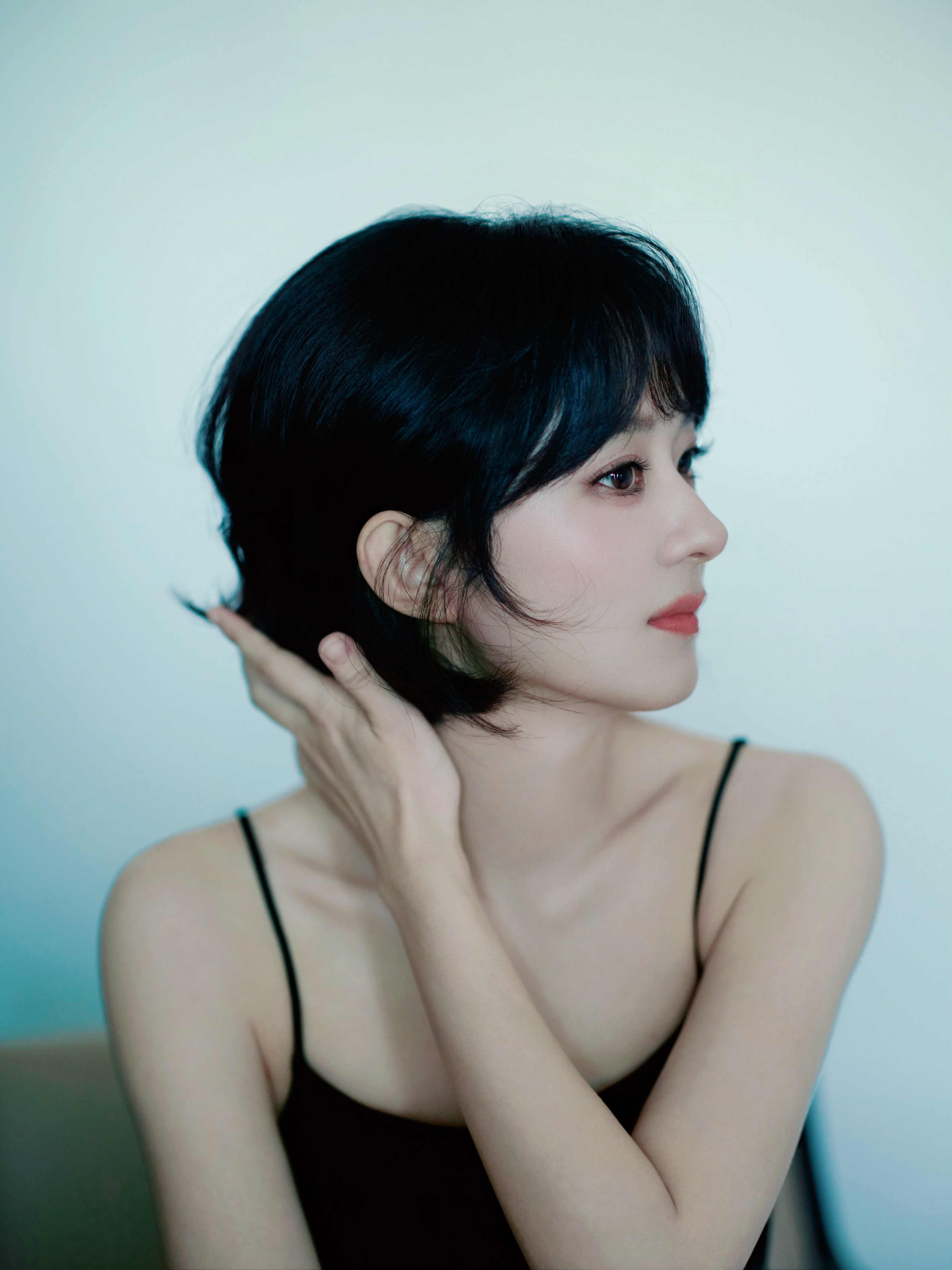 赵丽颖 泡芙小姐丽颖跟泡芙小姐这也太适配了吧！好可爱，优越的五官好美啊！ 