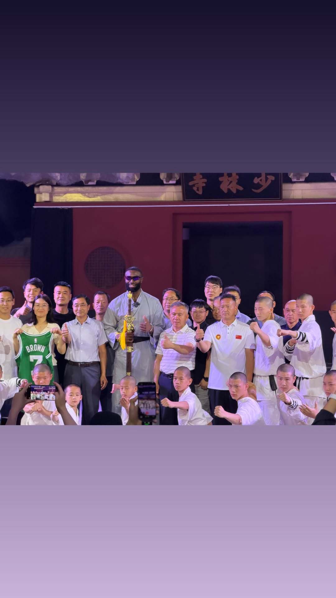 听说少林寺训练有奇效？方丈，我们家布朗也去进修！💪来源：IG/jaylenbr