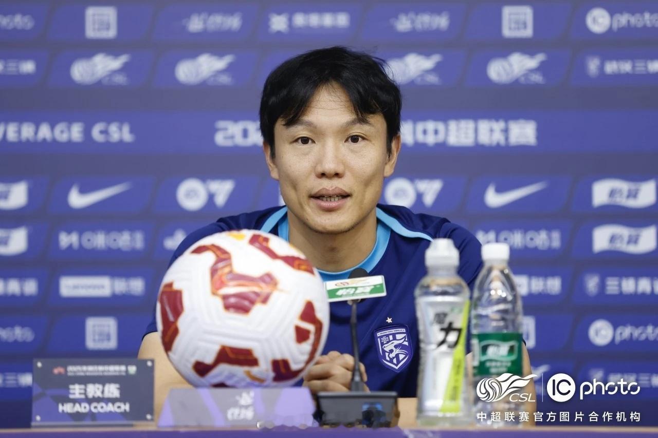 北京国安4比0武汉三镇 赛后新闻发布会武汉三镇代理主教练邓卓翔：“对于本场比赛球