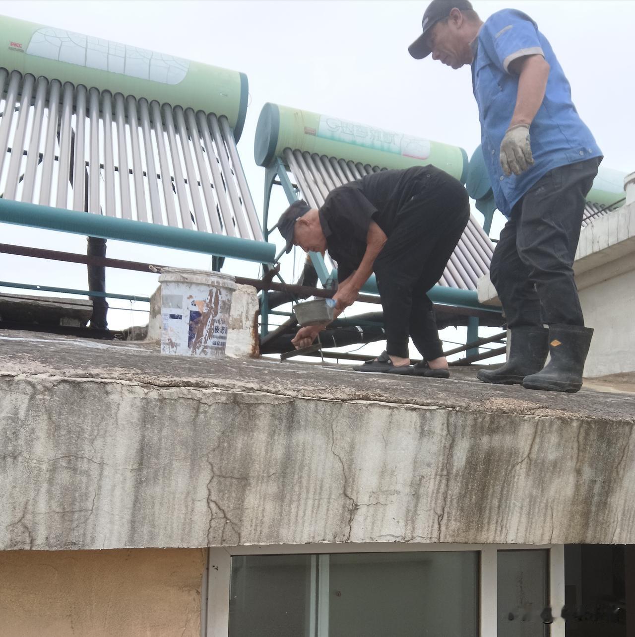 身边70岁左右的老人都说，从来没经历过，记忆里就没遇见过这么多雨的季节。
按往年