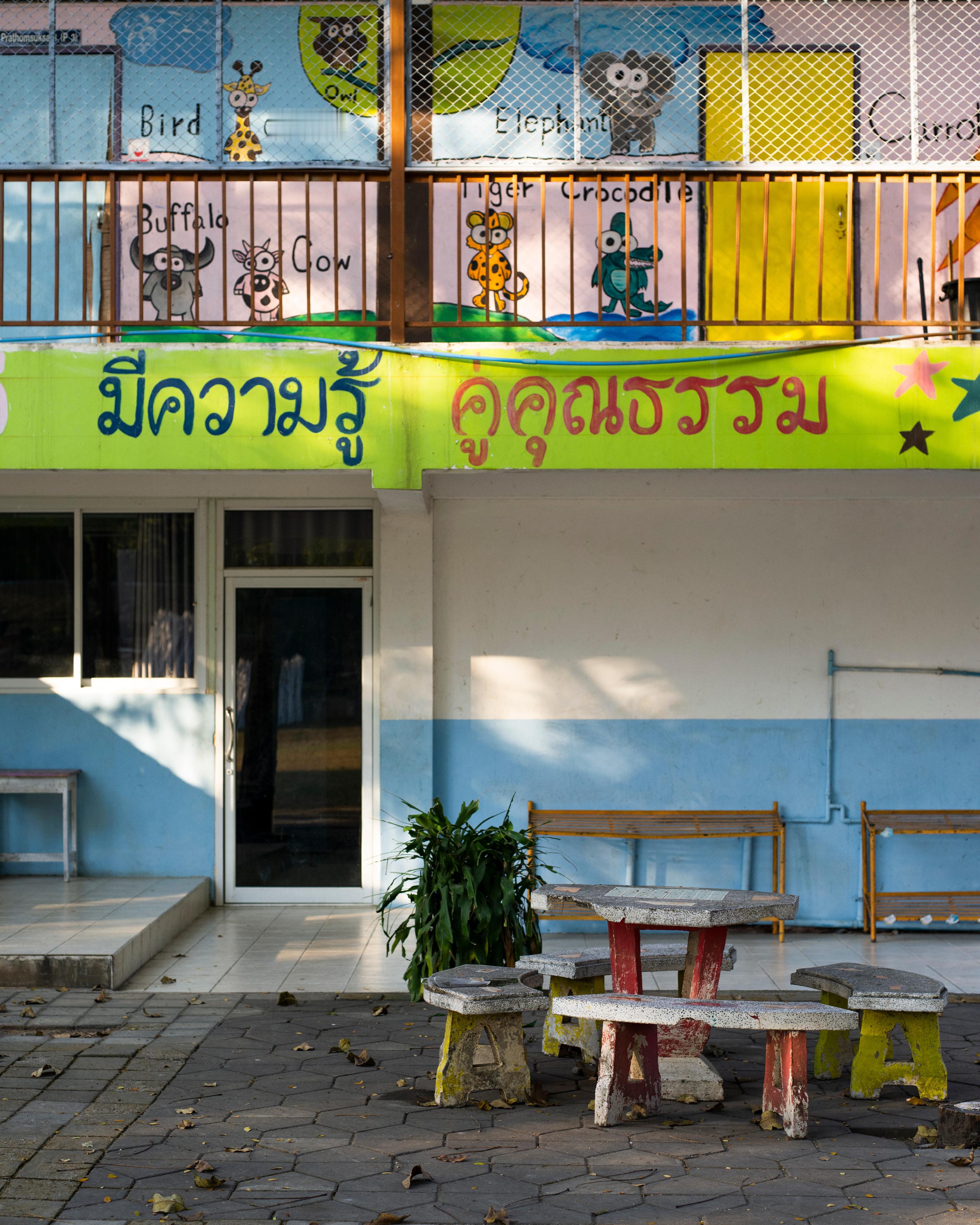 LOEWE罗意威2026 Paula's Ibiza 宋干节特别广告，三位泰国品