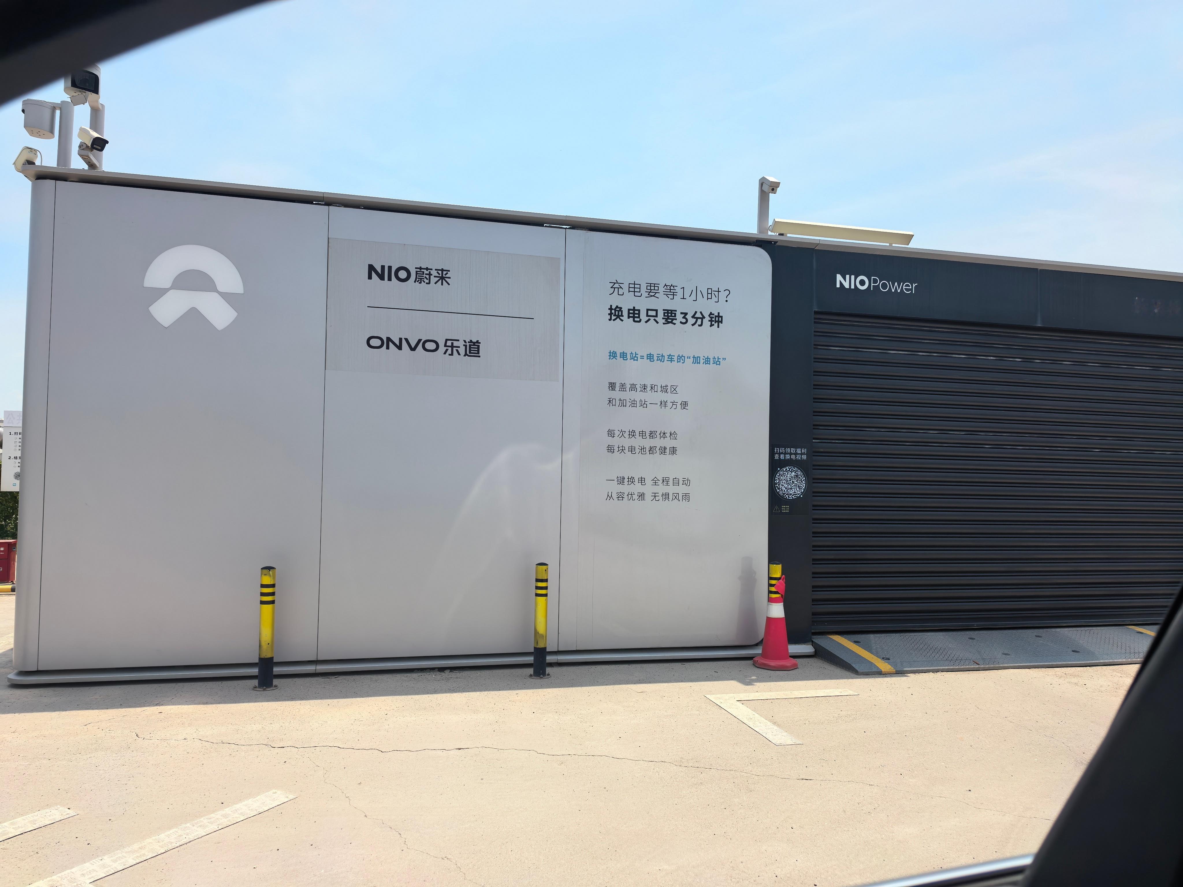 现在蔚来&乐道换电站贴的标语讲得很清楚了——什么品牌用，有什么用，能达到什么效果