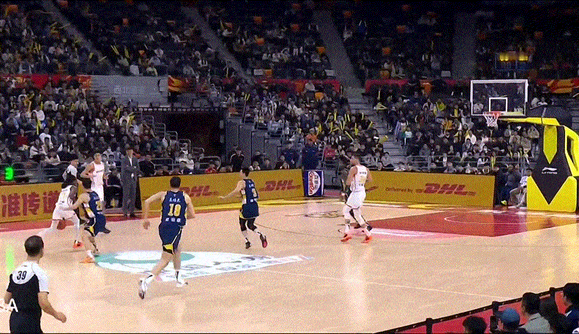 深圳小外压哨超远三分我天，谁打广东队都能进神仙球是吧广东男篮vs深圳男篮