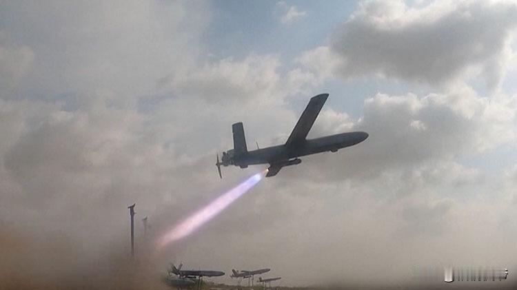 3月9日，也门胡塞武装发言人表示，胡塞武装当天向在亚丁湾行驶的一艘货轮发射了多枚