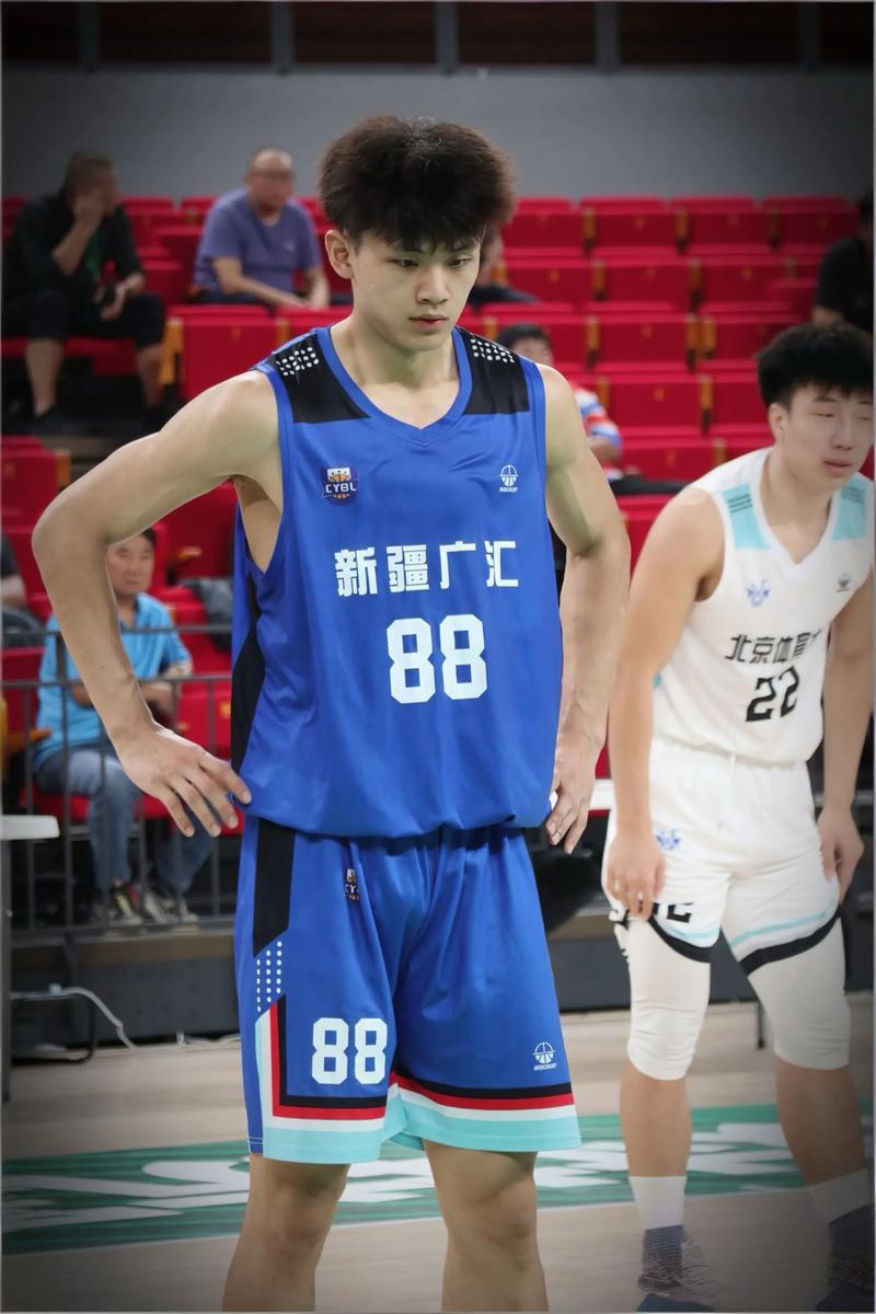 新疆男篮的下一位悍将，可能不是李俊杰，也不是伍嘉亮，甚至不是小阿不都，不是刘星辰