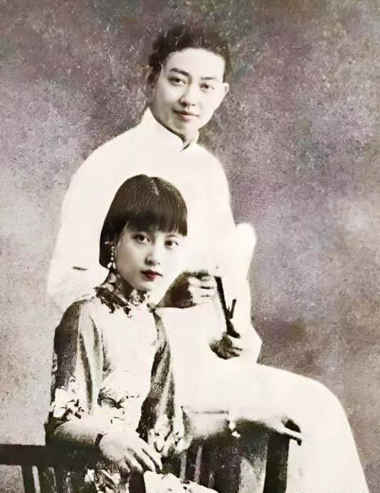 林徽因和梁思成在大学校园甜蜜的瞬间