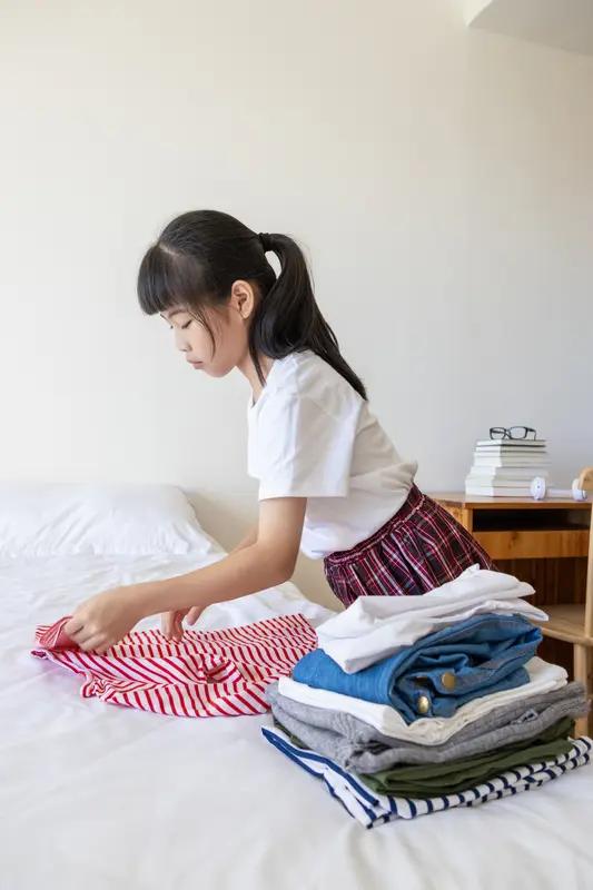 孩子当然应该学习做家务！做家务对孩子的影响深远。哈佛大学学者对456位少年长达7