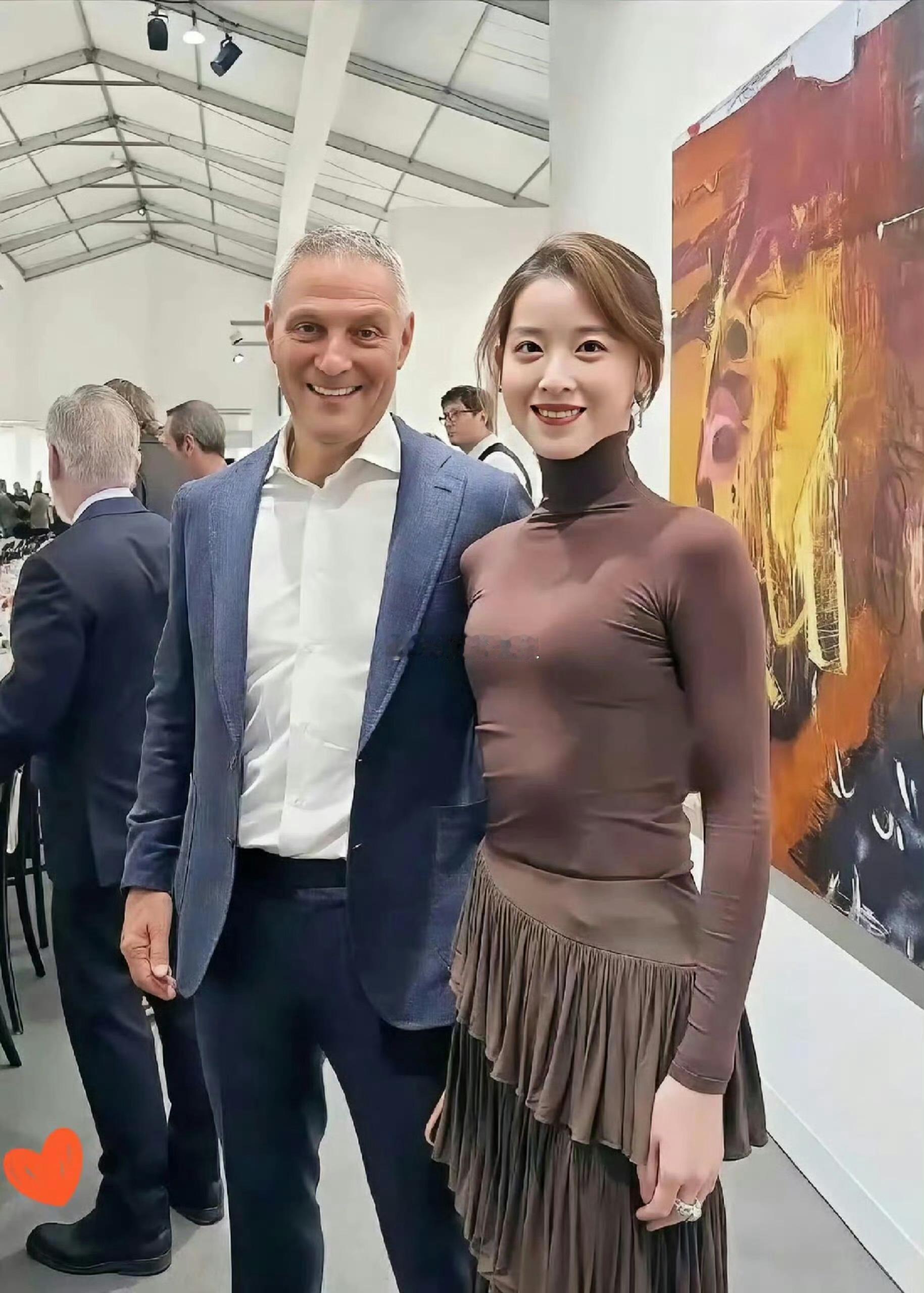 章泽天 烫头需谨慎但是奶茶妹妹真的好好看呀，不管什么发型都好好看呀 ​​​