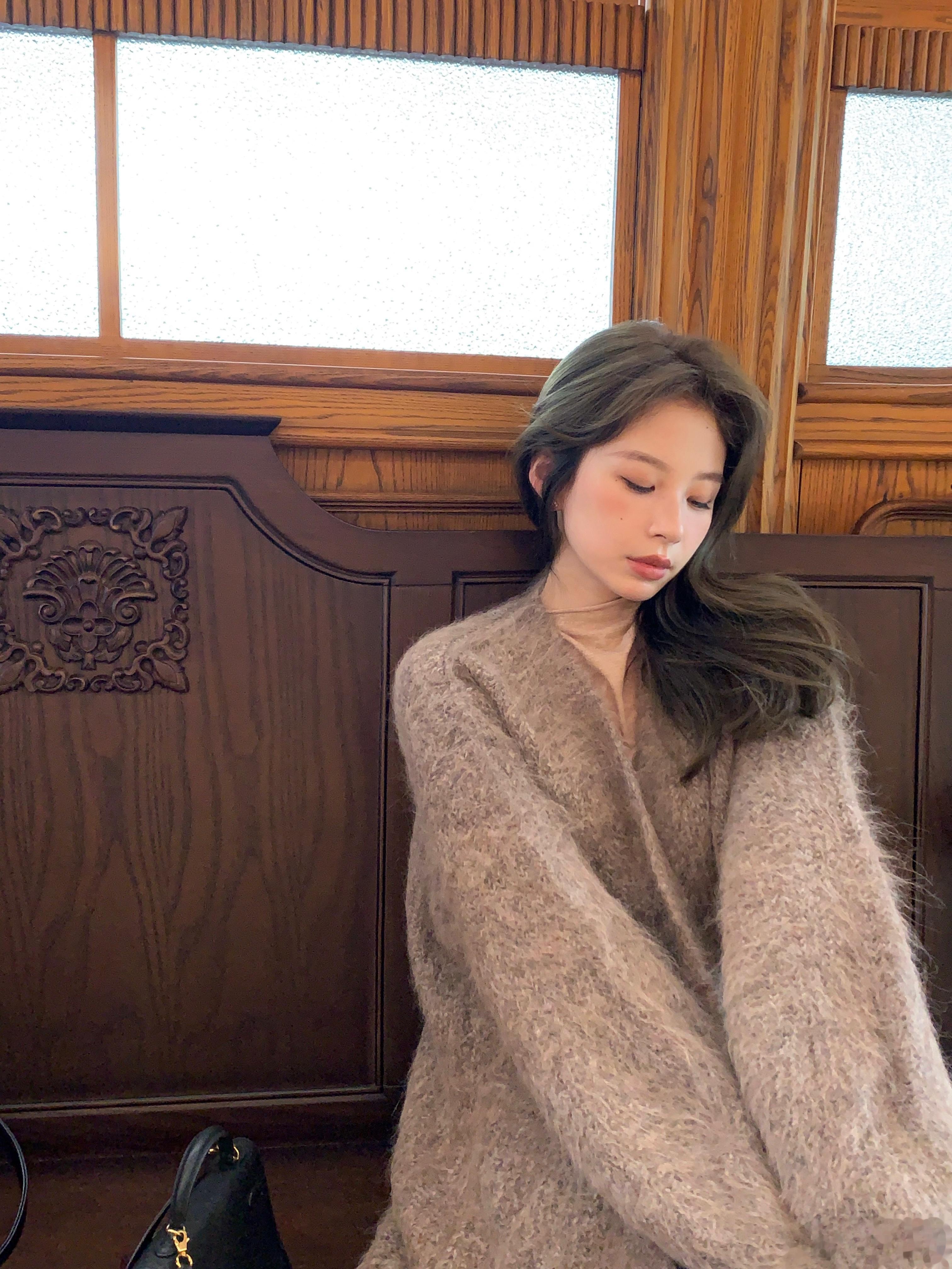 这件你们之前应该隐隐约约看过！松弛感代表～穿上就是会不自觉温柔像我们这种懒人 天