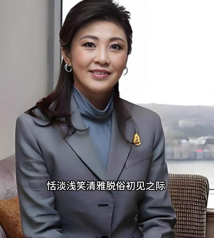 自内而外流露着娴雅姿态，慵懒气质温柔又从容。极简穿搭配上素净妆容，线条柔和雅致，