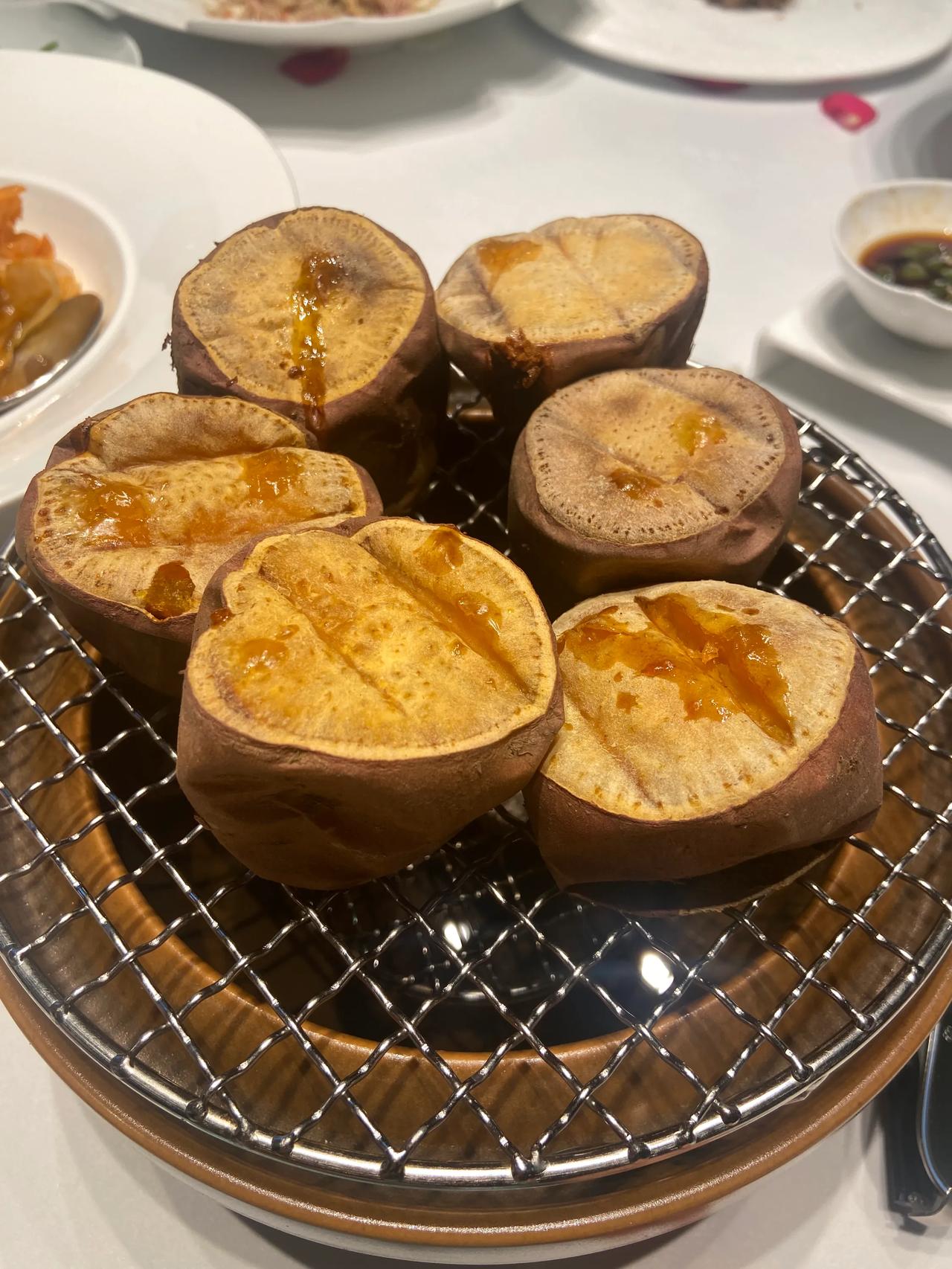 你还在为每天吃什么而烦恼吗？

来来来

告诉你一个惊天大秘密——

其实，冰箱