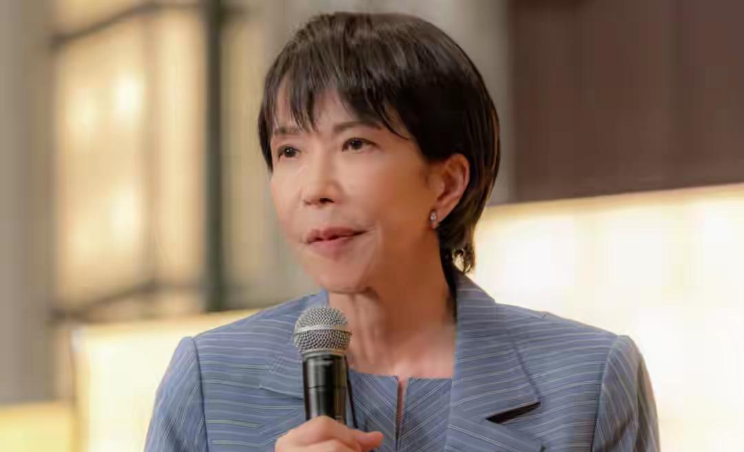 就在刚刚。
 
中方突然宣布了三项反制提醒与暂停安排。
 
这一回合的态度很清楚