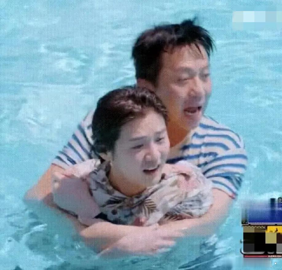 邓超鹿晗冲上热搜！5月26日，邓超鹿晗突然冲上了热搜，起因是邓超在节目中死死的抱