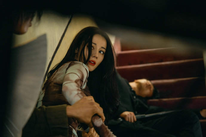 迪丽热巴距离真相越近愈发勇敢 迪丽热巴深挖地枭身后的秘密 迪丽热巴距离真相越近愈