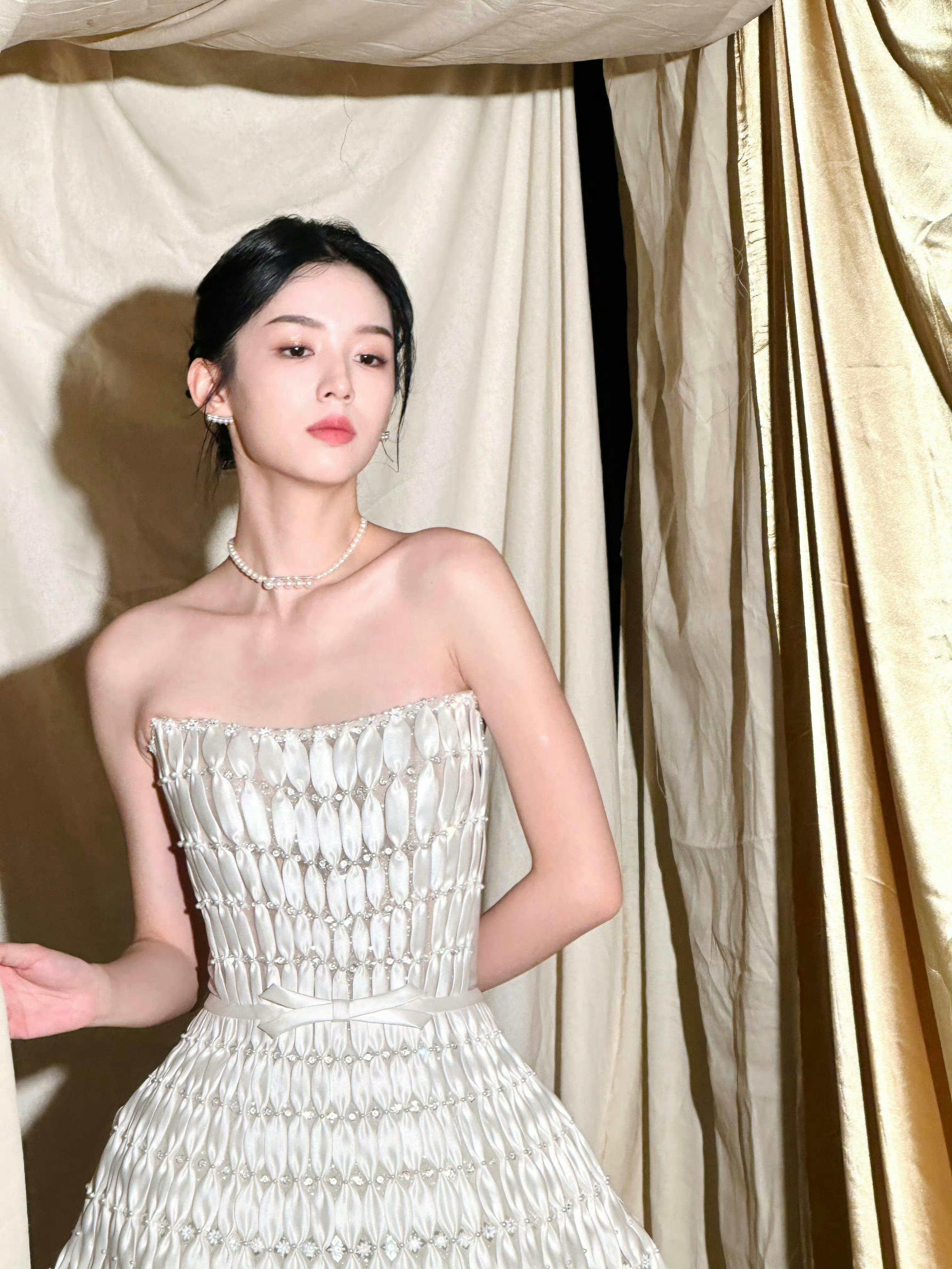 周也直播妆造[淡淡的]此女有不适合的造型吗 ​​​