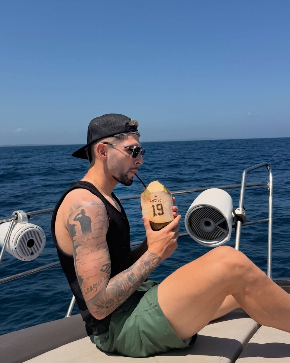 🏖️ 白堡中场恩西索开启度假模式🇵🇾 他在本届世界杯中代表巴拉圭闯入16强