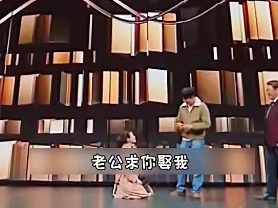 秦浩说和伊能静结婚的时候没给她买钻戒。伊能静赶紧说不是我老公小气。我认识他的时候